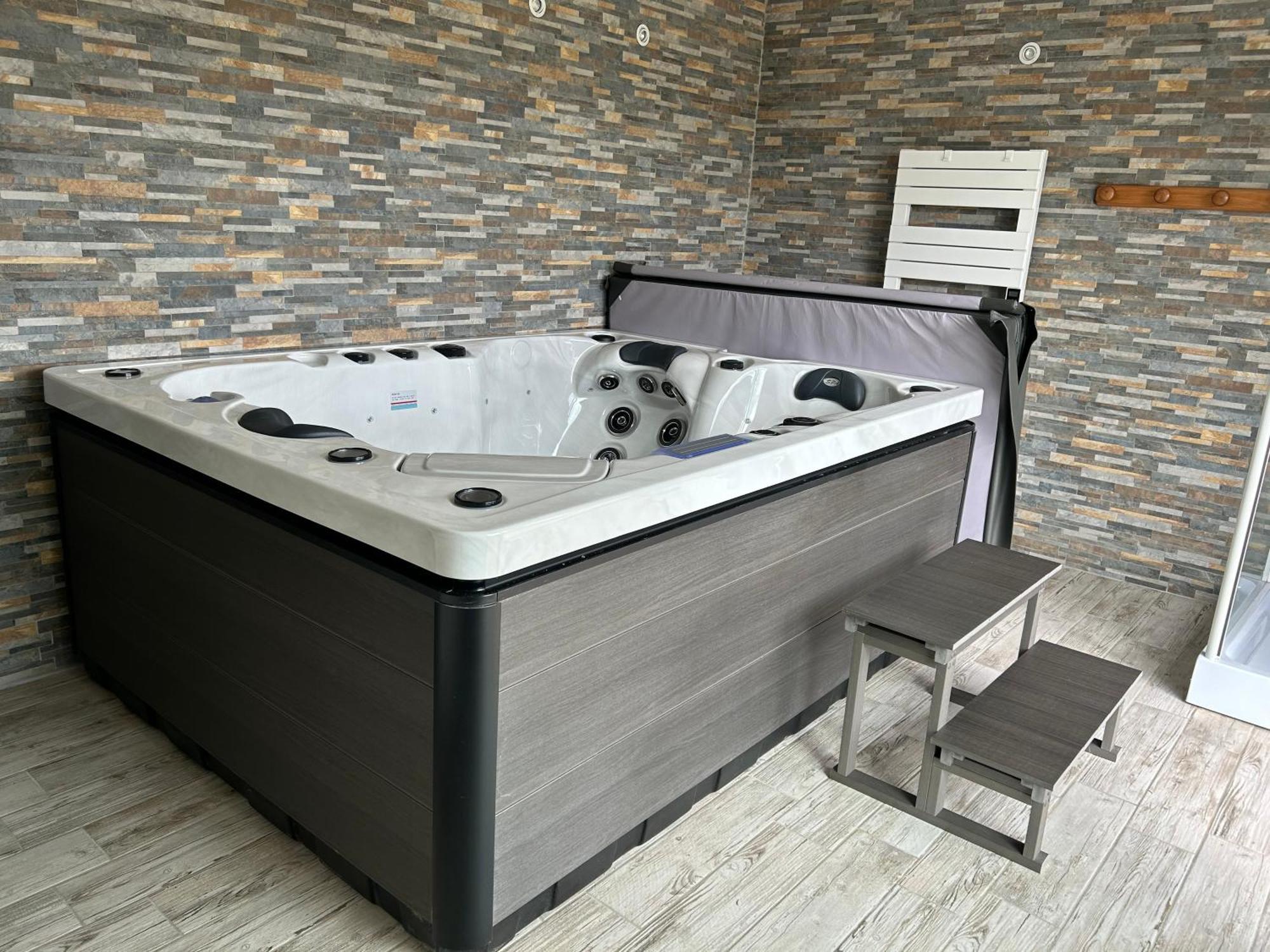 Le Domaine Du Bez Gite De Michel Piscine Sauna Hammam Spa Saint-Laurent-dʼOlt المظهر الخارجي الصورة